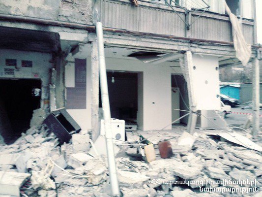Փրկարարները դուրս բերեցին Երևանում պայթած շենքի փլատակների տակ մնացած բնակչի դիակը