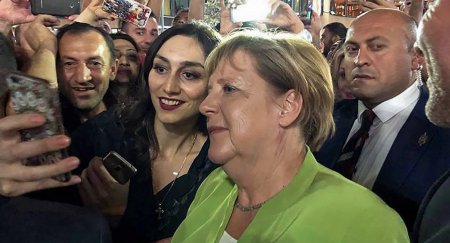 «Երբ Գերմանիայի կանցլերն ասես փոփ աստղ է այցելում Հայաստան». գերմանացի լրագրողի անդրադարձը. Տեսանյութ