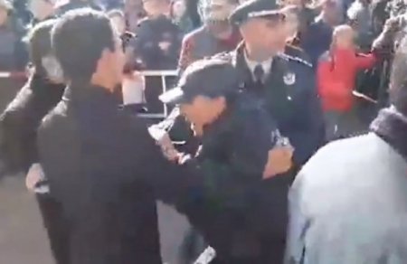 Տեսանյութ.Միջադեպ Մարտունիում. հիվանդ քաղաքացուն թույլ չտվեցին մոտենալ վարչապետին
