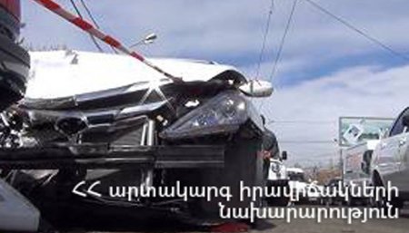 Երևան-Աշտարակ ճանապարհին բախվել են միկրոավտոբուսն ու Opel մակնիշի ավտոմեքենան. կան զոհեր և վիրավորներ