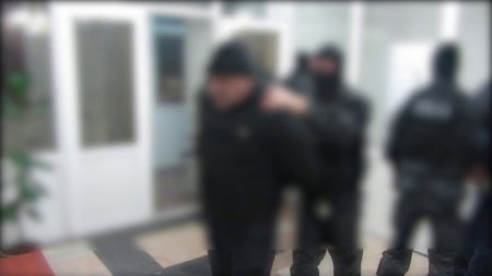 ՏԵՍԱՆՅՈՒԹ. Ոստիկանները Երևանում վնասազերծել ու բերման են ենթարկել զինված մի քանի տղամարդու