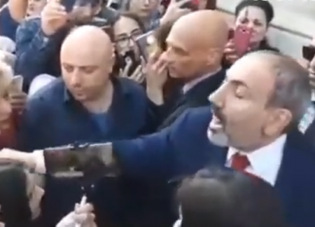 Տեսանյութ. Թող չթպրտան, կպառկացնենք ասֆալտին. Միջադեպ՝ Ստրասբուրգում վարչապետի ու հայ համայնքի հանդիպման ժամանակ